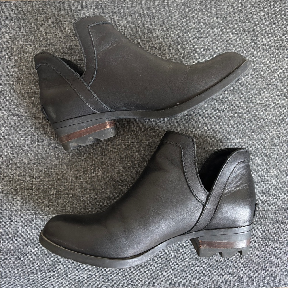 Sorel Lolla Cut-Out Leather Booties